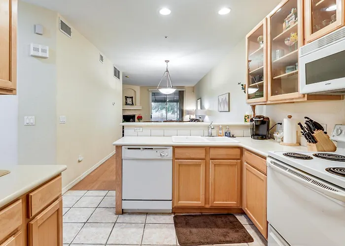 Holiday home Golf Course Views! Relaxing & Convenient Unit *