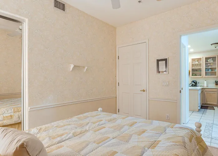 Golf Course Views! Relaxing & Convenient Unit *