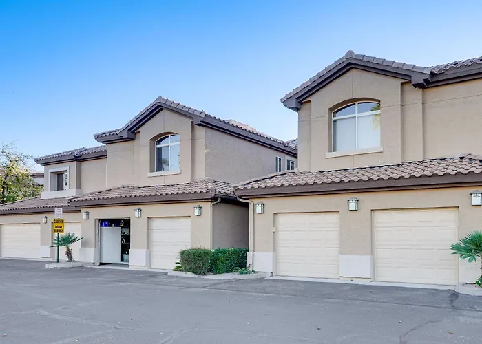 Golf Course Views! Relaxing & Convenient Unit Holiday home *