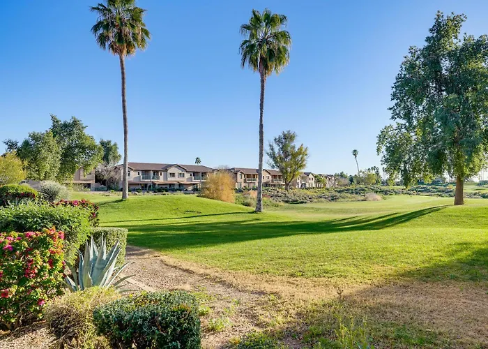Holiday home Golf Course Views! Relaxing & Convenient Unit *
