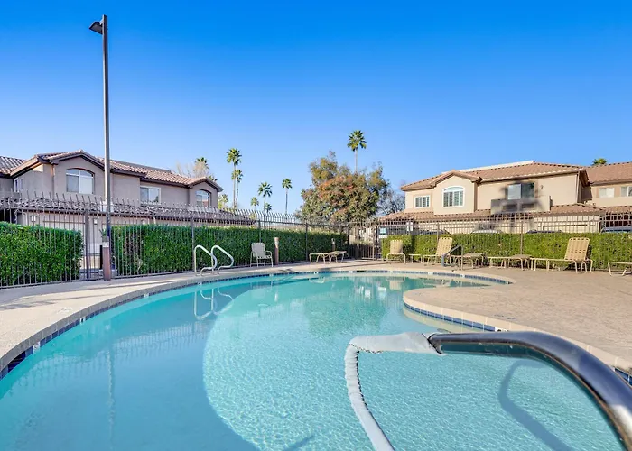 Golf Course Views! Relaxing & Convenient Unit Mesa